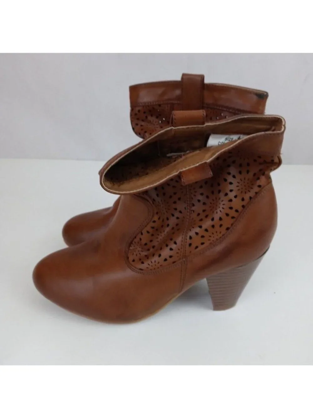 Charming Charlie Brown Leather Floral Etched Ankle Boots Botties Size 6M